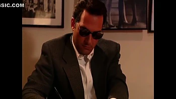 Dino baise jeune beauté au gros sexe