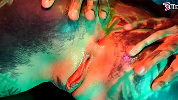 Яркий БДСМ с игрушками и плётками