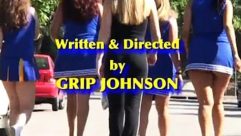 Ginger con gran culo recibe mamada y follada cowgirl y perrito