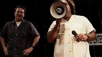 Chicas calientes follan con varias pollas en gangbang hardcore