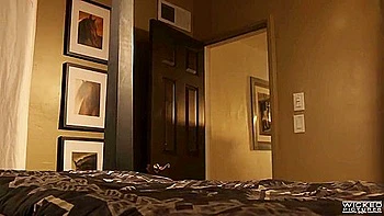 Brune asiatique baise anale en lingerie en dentelle