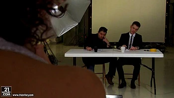 Lyen Park fodendo anal e dando boquete ao ar livre