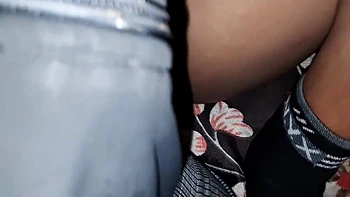 Chica india caliente folla en POV con concha peluda