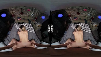 Pornstar milf blonde baisée en VR