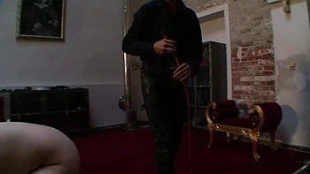 Немецкая прислужница жестко унижена и поролась