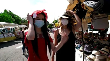 Анук и Джойс в сумасшедшем трио с большими сиськами