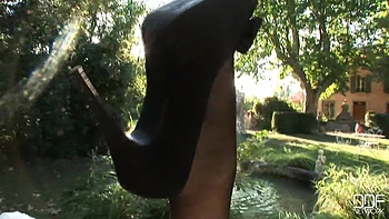 Tetas grandes, piernas sexy y pies en medias