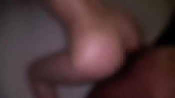 Bella inocente mojada de semen y corriéndose con sexo en loción