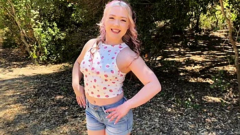 Eva Nyx avale tout le cock dans une pipe hardcore teen