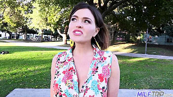 Krissy Lynn, MILF plantureuse, baise un jeune coq en chaleur