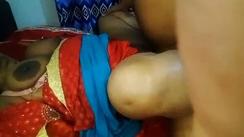 Esposa desi follada duro en bengalí con corridas calientes