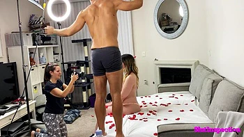 Lexi Grey folla duro la pussy teen tras cámaras