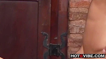 Блондинка шлюха в двойном проникновении с большим членом