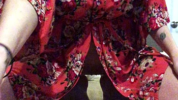 Мамка с огромными сиськами дрочит дилдо