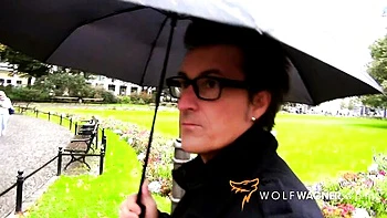 Angelic Conny Dachs se masturba com brinquedos e peitos grandes