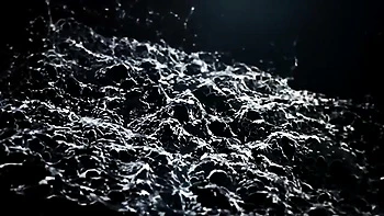 Jade leckt Fotze und pisst im heißen lesbischen Duschfick