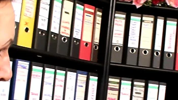 Reife Frau wird hart mit großen Schwänzen gefickt