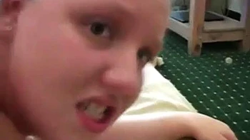 Amy aceitadita recibe anal y mamada perrito