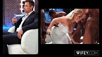 Quatro negros fodem no cu da noiva loira com marido assistindo