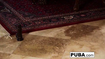 Indische Brünette Milf Puba spielt mit Toys und kommt