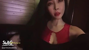 Китайская любительница делает глубокий минет