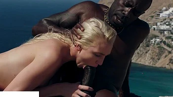 Мулатки трахаются: минет, сзади и наездница