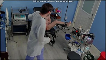 Phoenix wird beim Frauenarzt gefickt