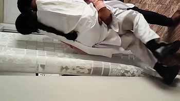 Première grosse sodomie brutale d'une Indienne