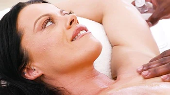 Nadia White destrozada analmente por BBC