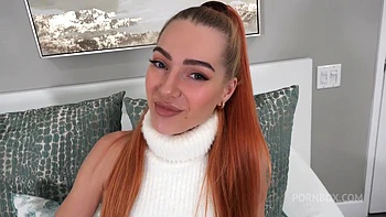 Kleine Feuerteufelin im Dessous gefickt und gefaltet