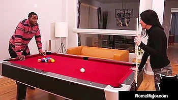 Gianna fickt Romes dicken schwarzen Schwanz tief im Hals