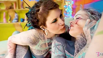 Adorable Anuskatzzs con dildo, anal y cunnilingus