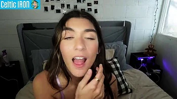 Маленькая латиноамериканка Обри Бэбкок с большими сиськами и жестким сексом сзади