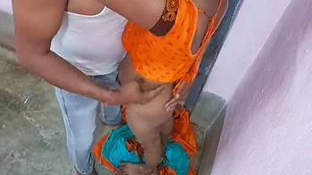 Bhabhi indiana peituda fodida forte ao ar livre - sexo bruto de esposa desi