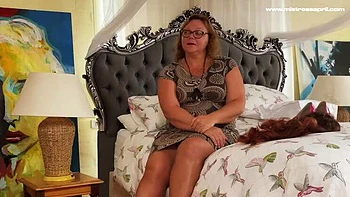 Amo rusa April tortura duro a 3 esclavos con BDSM, latigazos y fisting anal