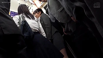 Азиатская девушка трахнута на улице и кончено внутрь