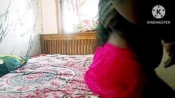 Мачеха соблазняет сына после того, как он узнал об измене - реальные стоны на тамильском