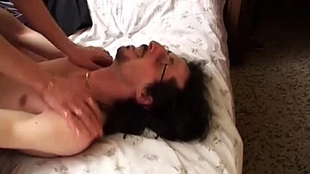 Meia-irmã italiana leva anal em suruba amadora