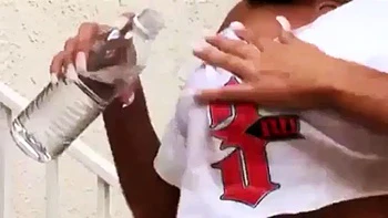 Audrey Bitoni chupa y folla a cuatro y vaquera