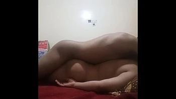 Арабская жена лижет киску мужа до оргазма крупным планом