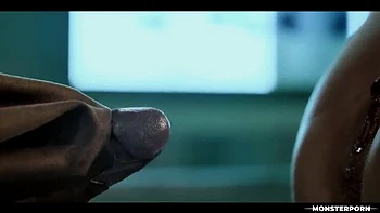 Futa-Monster Pyramid Head fickt süße Brünette Kylie hart