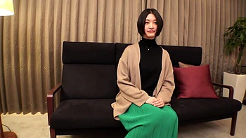 Asiatique brune innocente se fait baiser salement