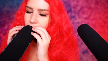 Ruiva ASMR lambendo solo POV fetiche