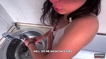 Belle-mère Tais Mercedes suce la grosse queue du beau-fils - pipe à poils et éjac dans la bouche