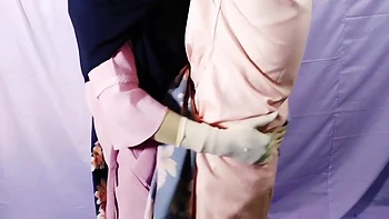 Мой отчим жестко трахает меня на кухне