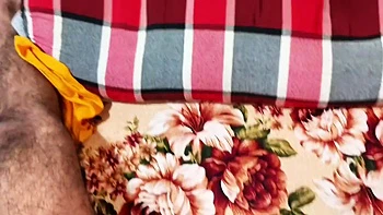 Schmerzhafter erster Creampie-Sex mit Freund POV