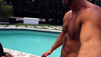 Diosa bronceada me dio cada agujero a fondo perrito