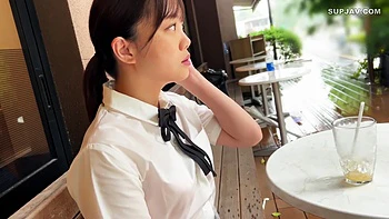 Jeune asiatique suce dur