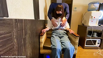 Adolescente asiática seductora en casting POV fetiche