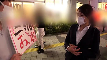 Asiatischer Amateur-Blowjob mit Klamotten